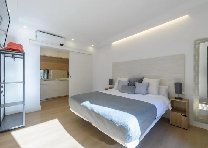 Gran Via New 2Br 1Bth Elevator