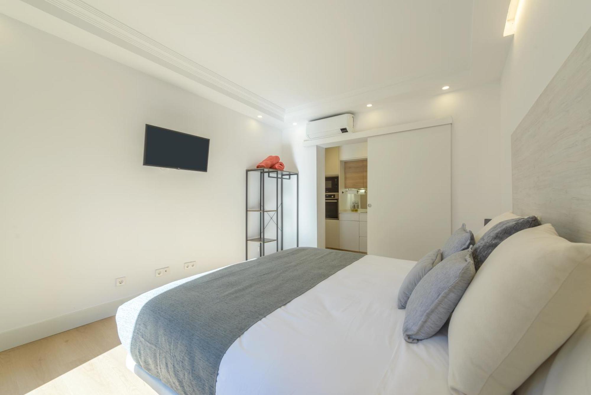 Gran Via New 2br 1bth Elevator Madryt